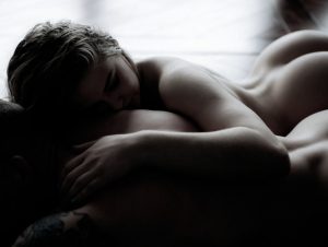 Erotinis masažas miegamajame